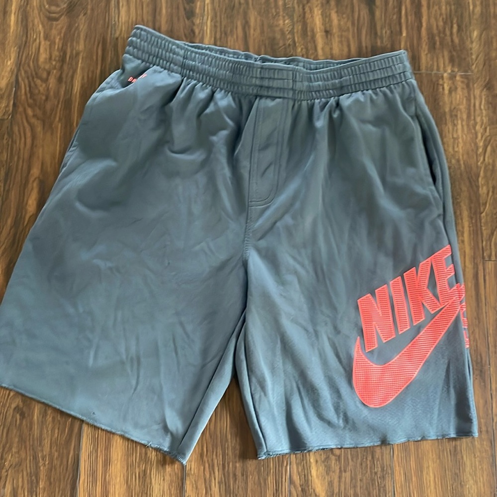 Nike basketball men short gray/ neon orange NWOT